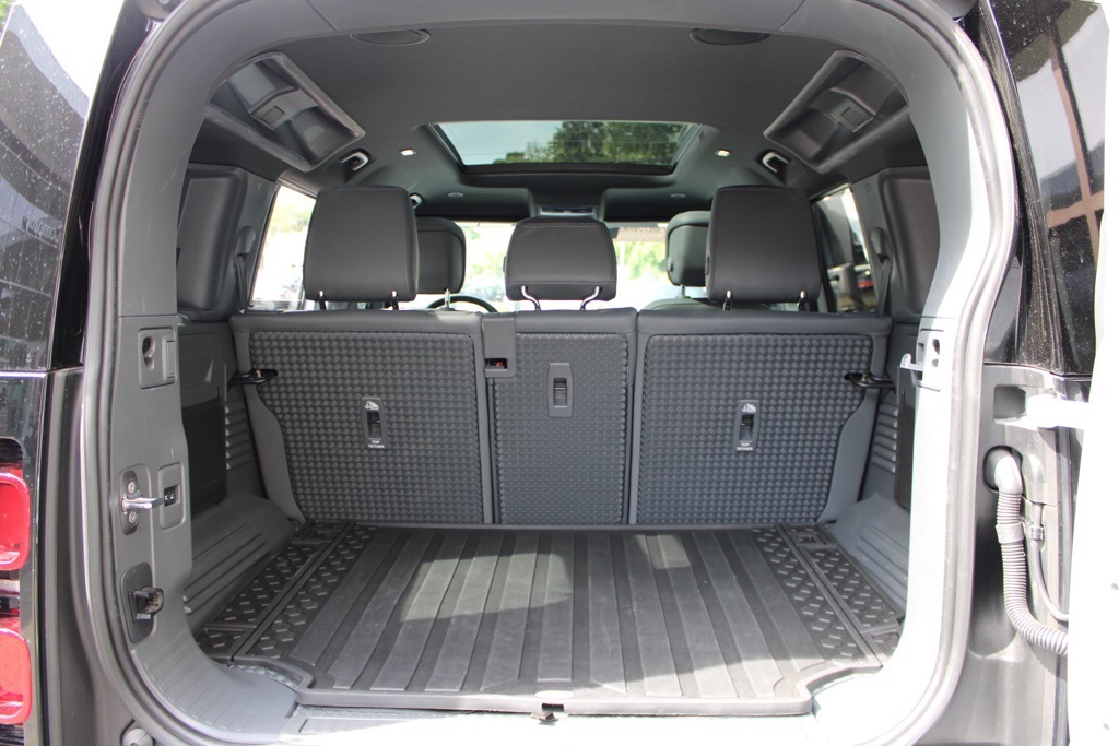 2023 Land Rover Defender 110 X-Dynamic SE photo 26