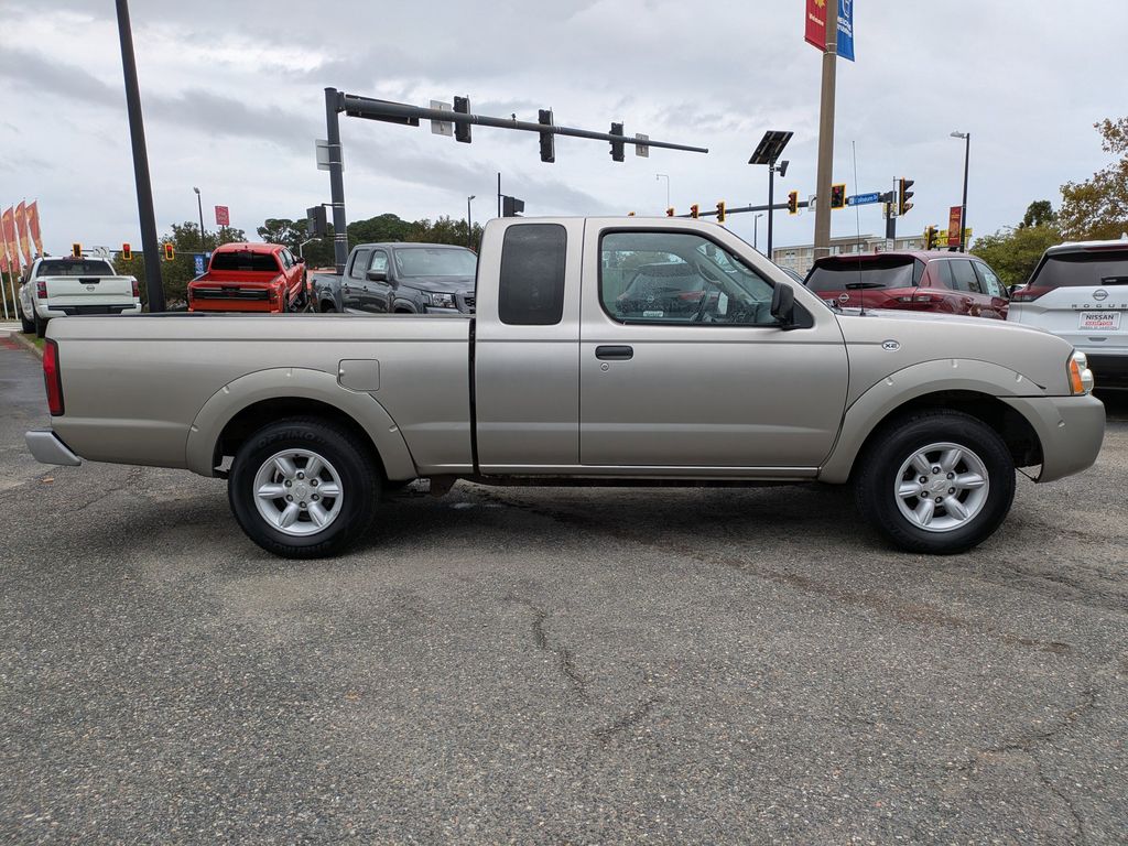 2002 Nissan Frontier XE photo 3