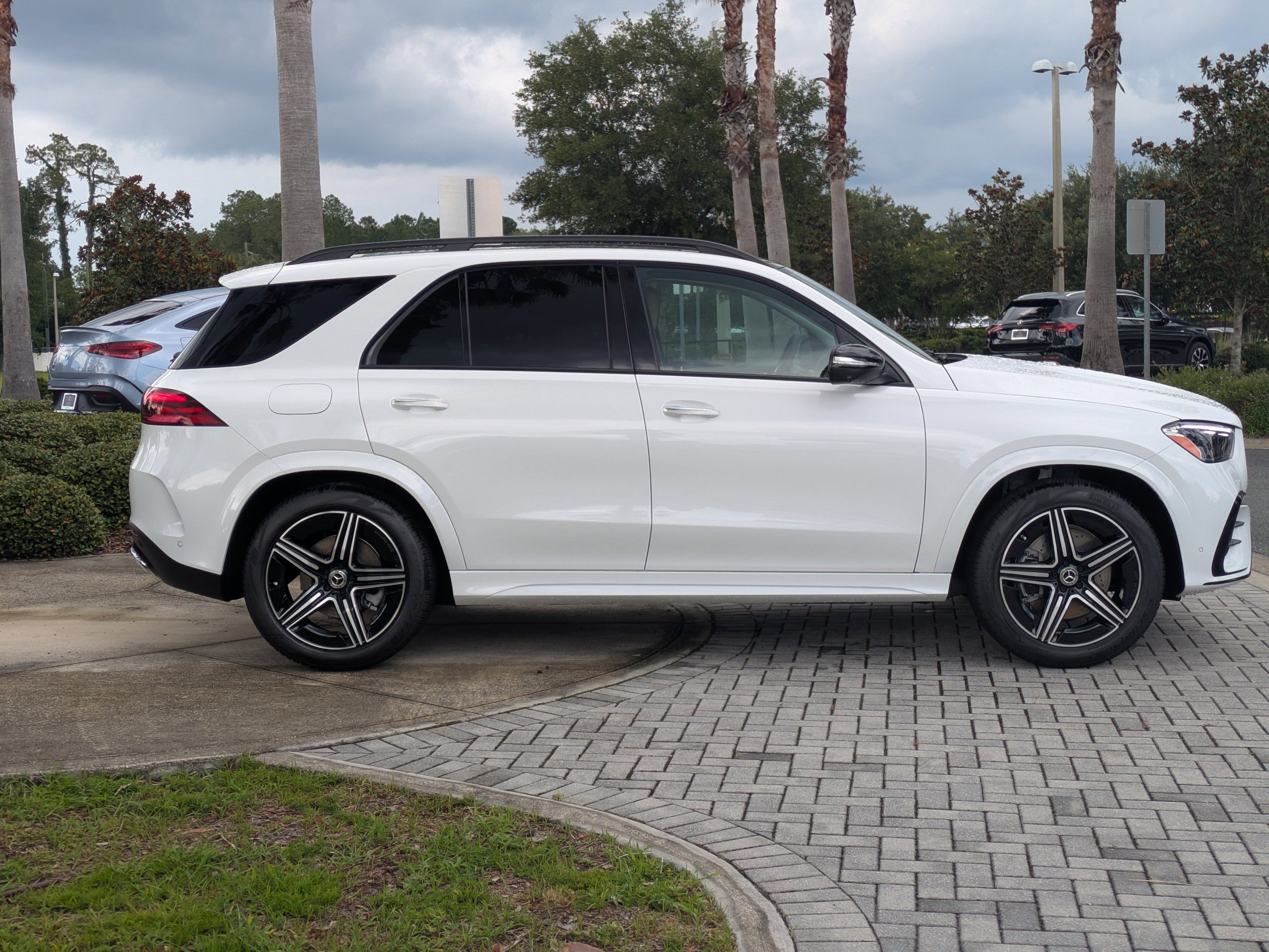 2025 Mercedes Benz GLE 350 4MATIC photo 5