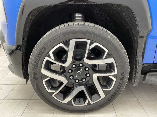 2025 Chevrolet Silverado EV RST photo 4