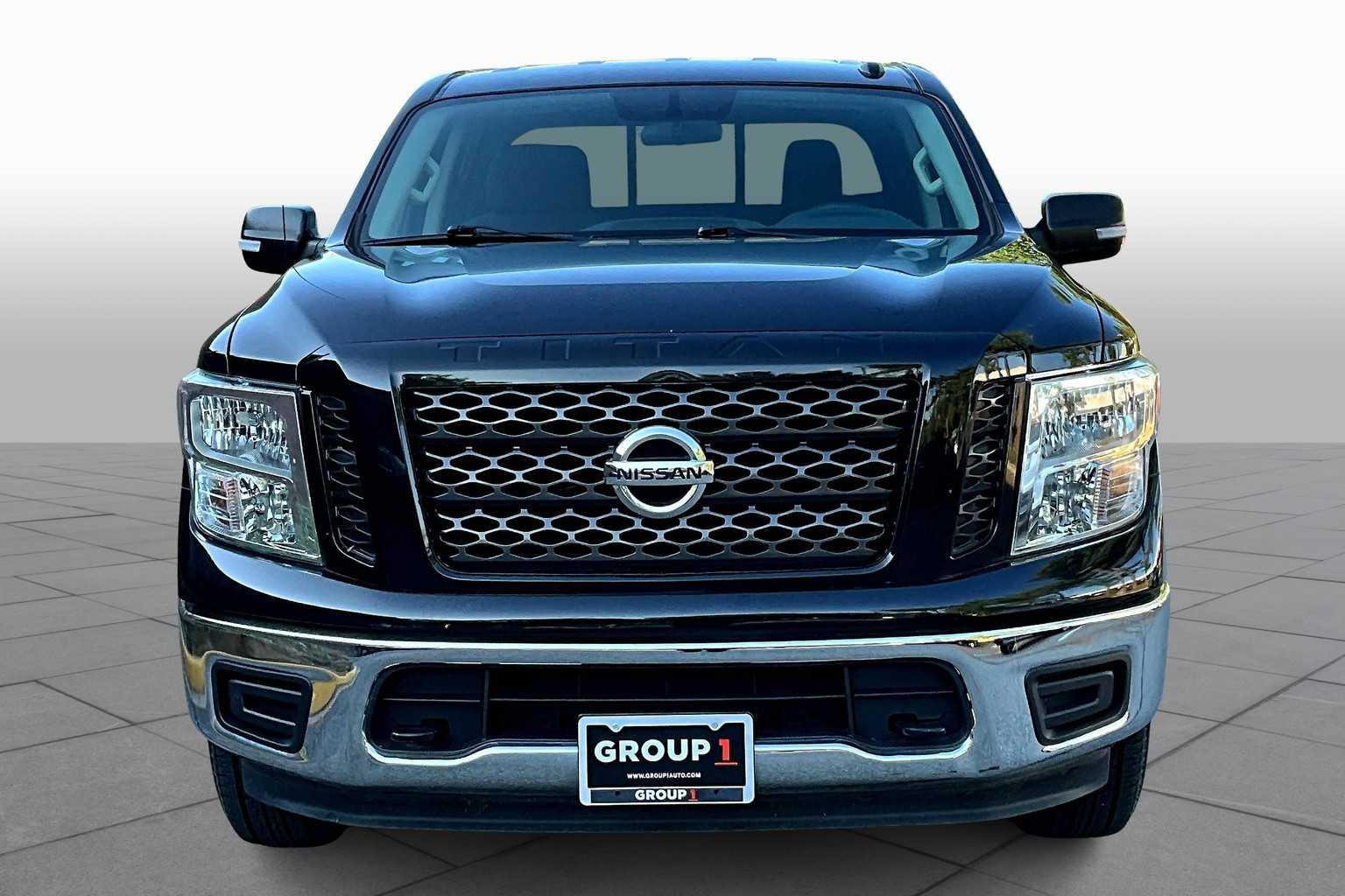 2019 Nissan Titan SV photo 3