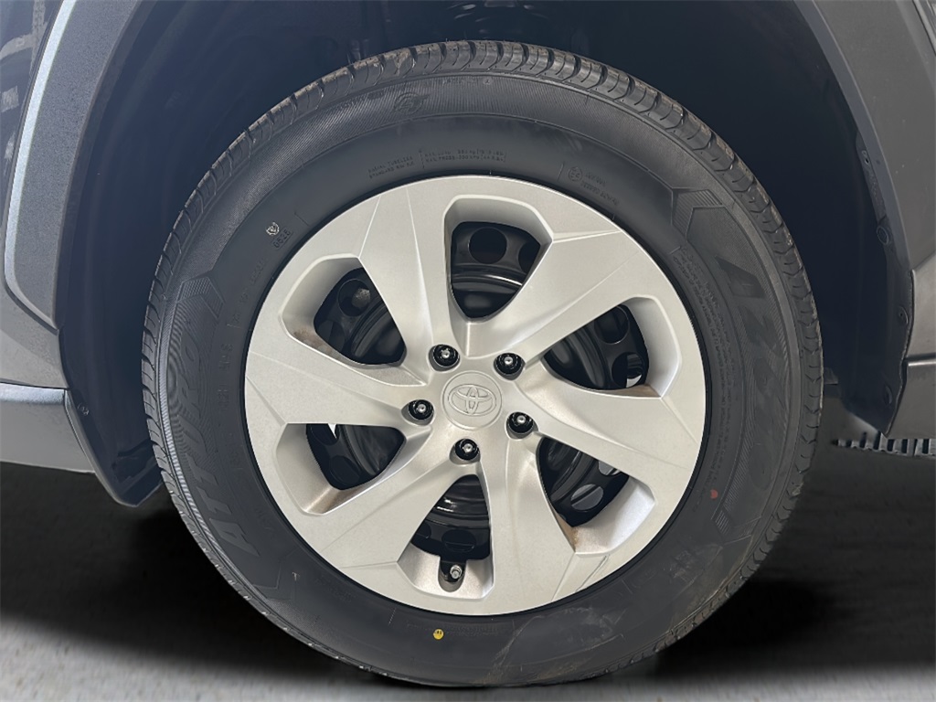 2023 Toyota RAV4 LE photo 2