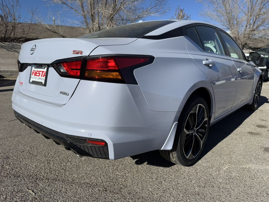 2025 Nissan Altima 2.5 SR photo 4