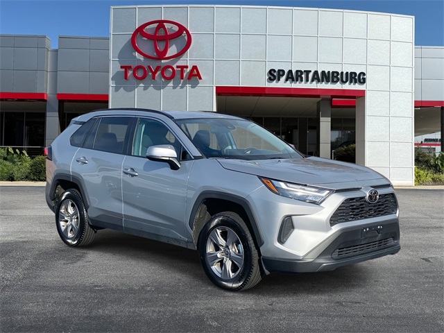 2024 Toyota RAV4 XLE's photo