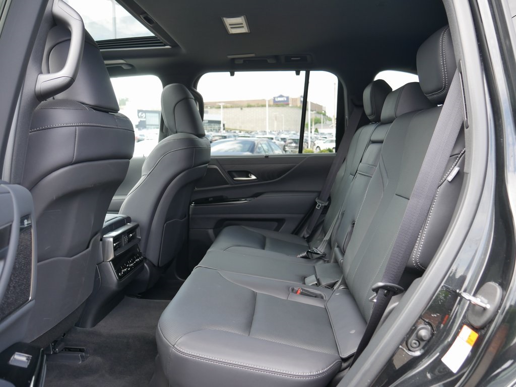 2024 Lexus LX 600 Luxury photo 16