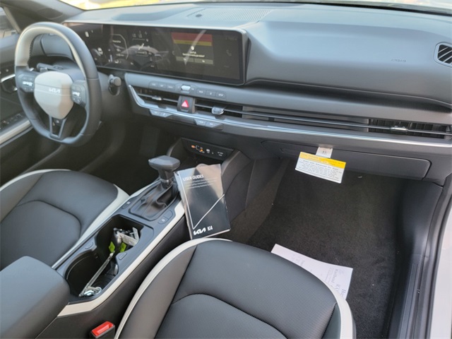 2025 Kia K4 GT-Line photo 17