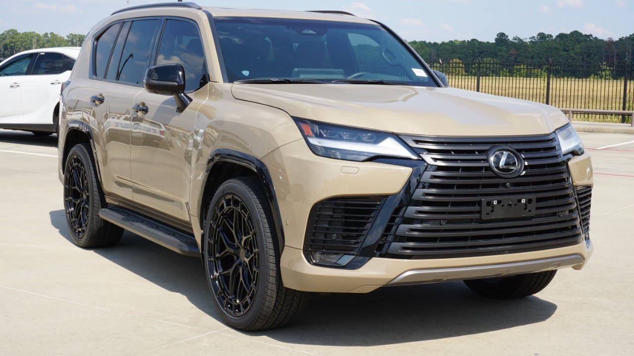 2025 Lexus LX photo 3