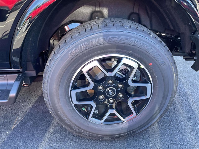 2025 Ford Bronco Outer Banks photo 2