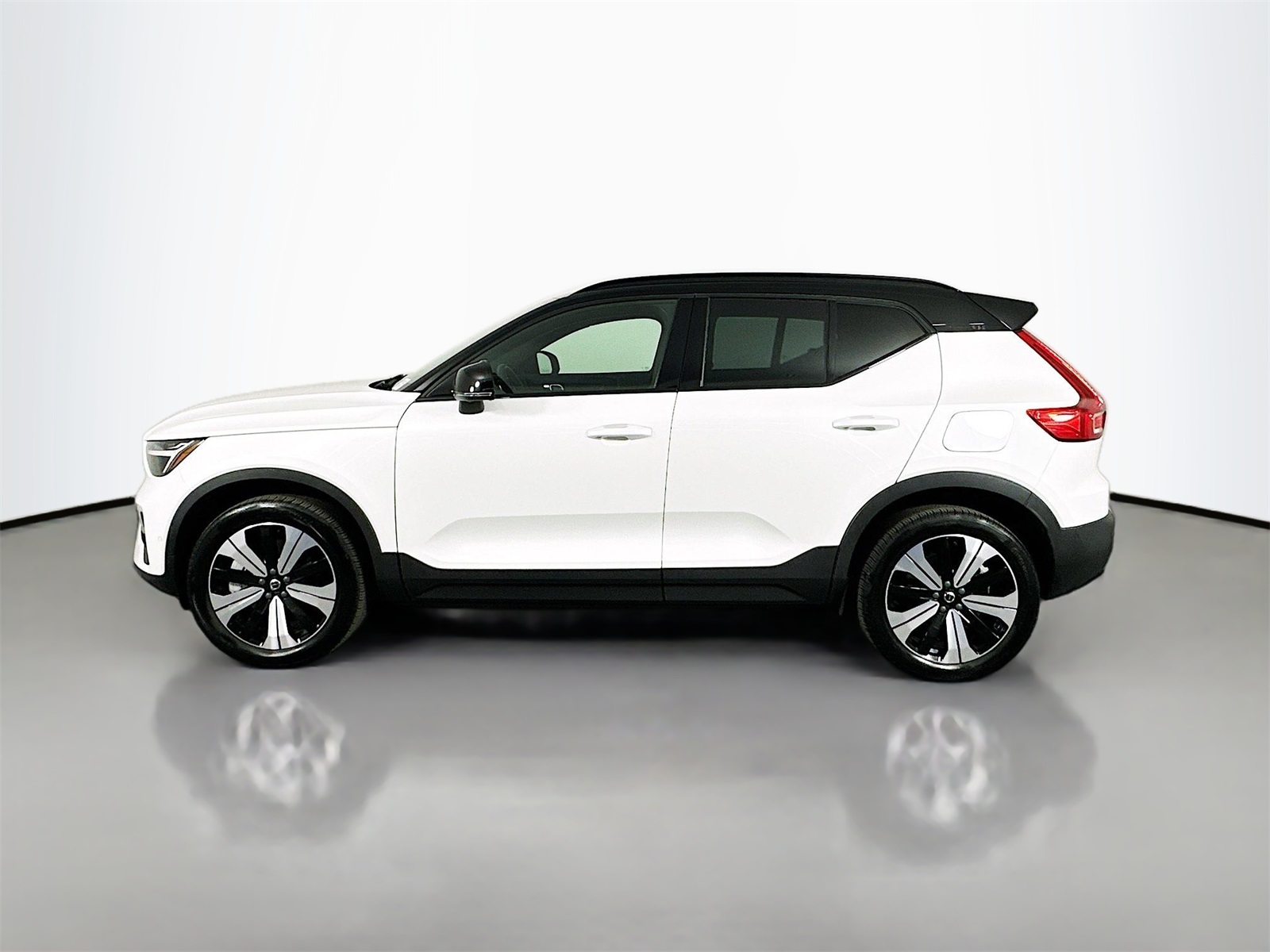 2023 Volvo XC40 Recharge Twin Plus AWD photo 4