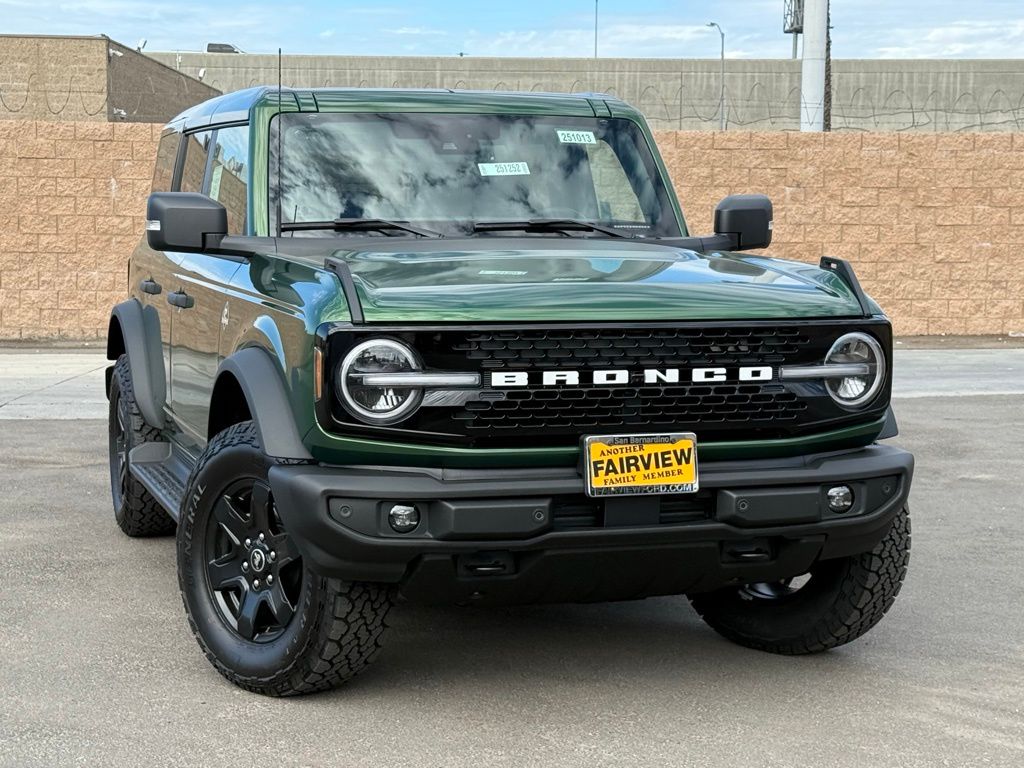 2025 Ford Bronco Outer Banks photo 2