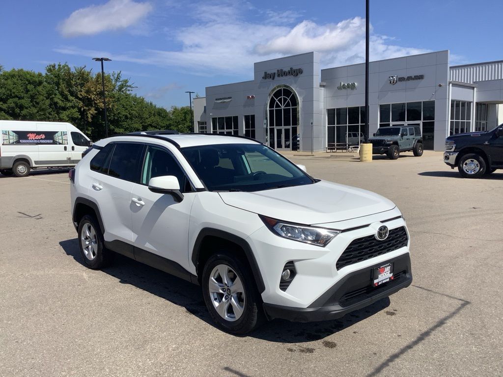 2020 Toyota RAV4 XLE photo 2