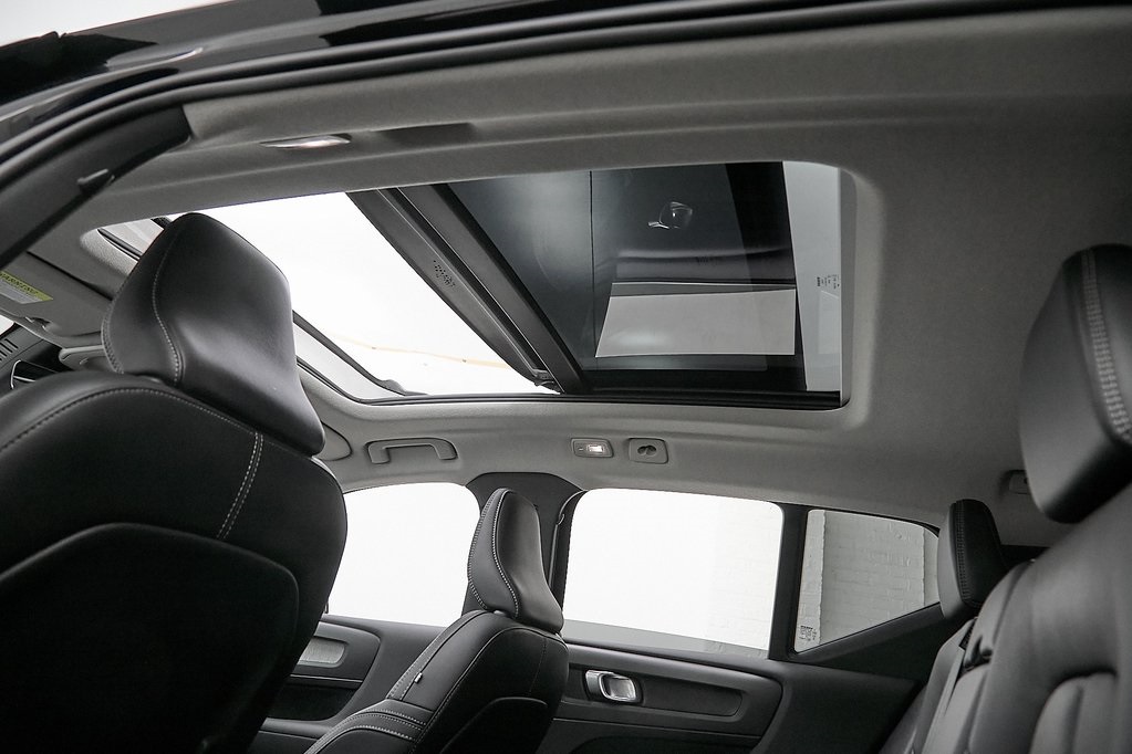 2024 VOLVO XC40 - Image 22