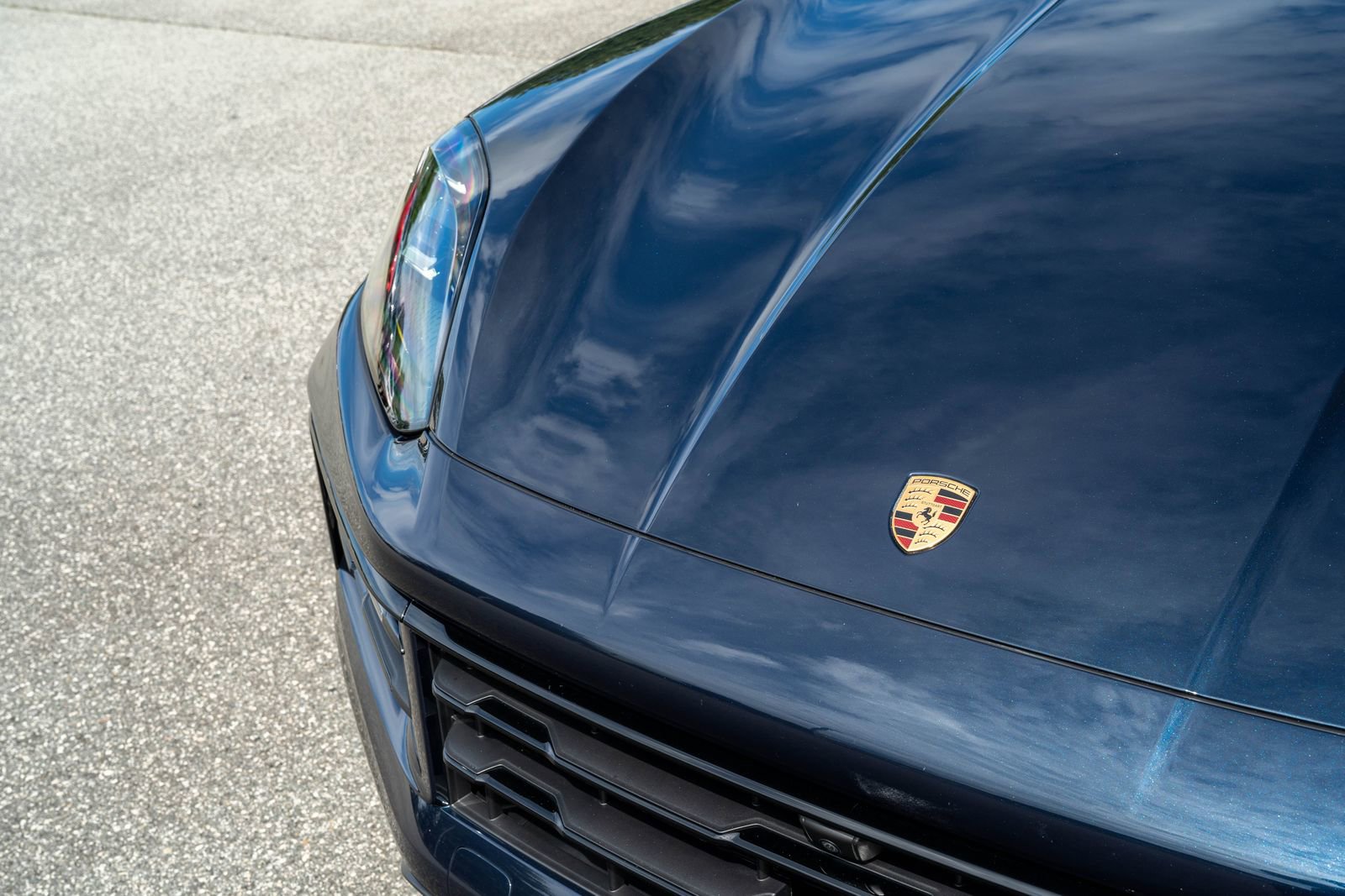 2025 Porsche Cayenne Base photo 18