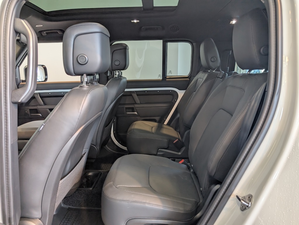 2025 Land Rover Defender 130 X photo 20