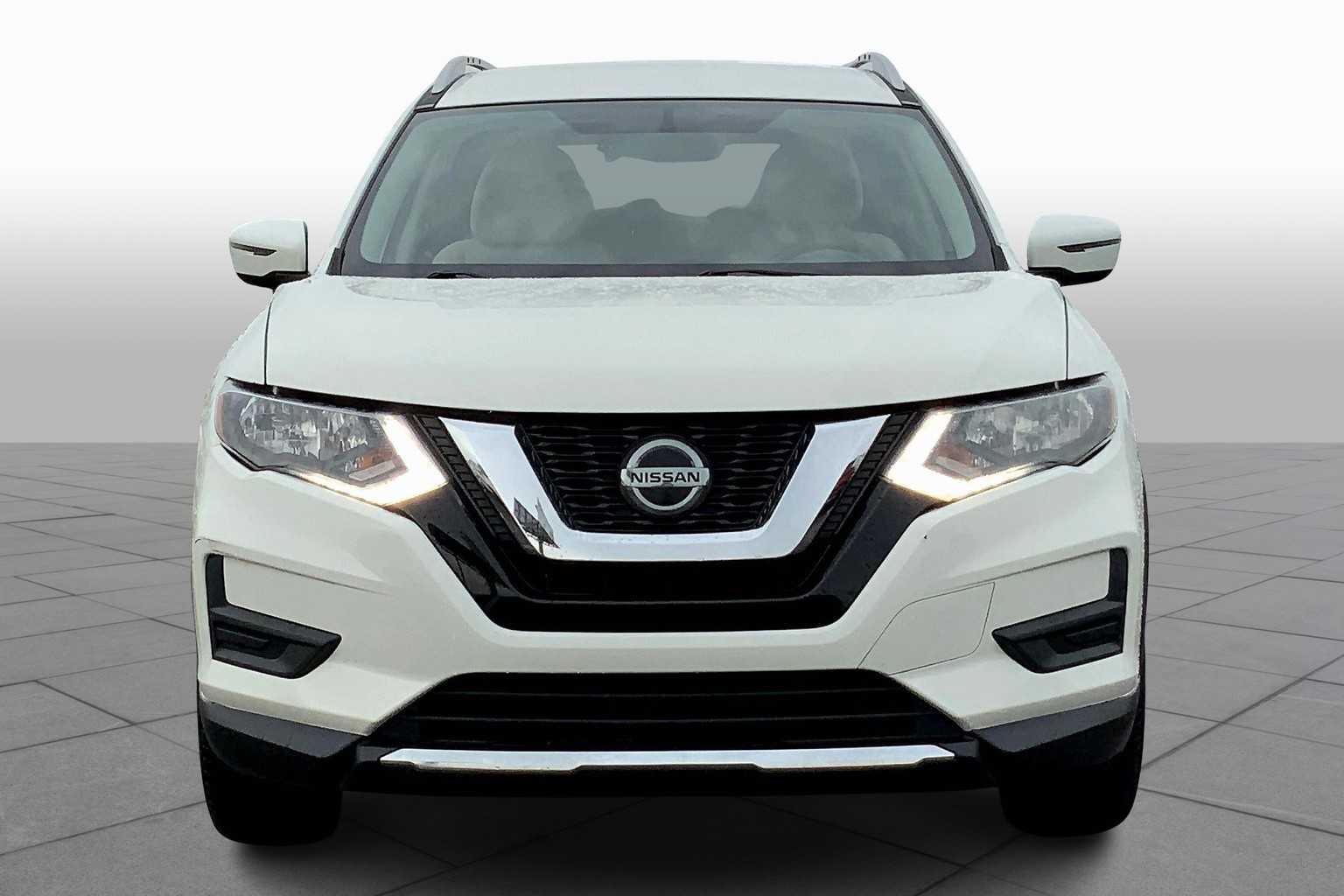 2018 Nissan Rogue SV photo 3