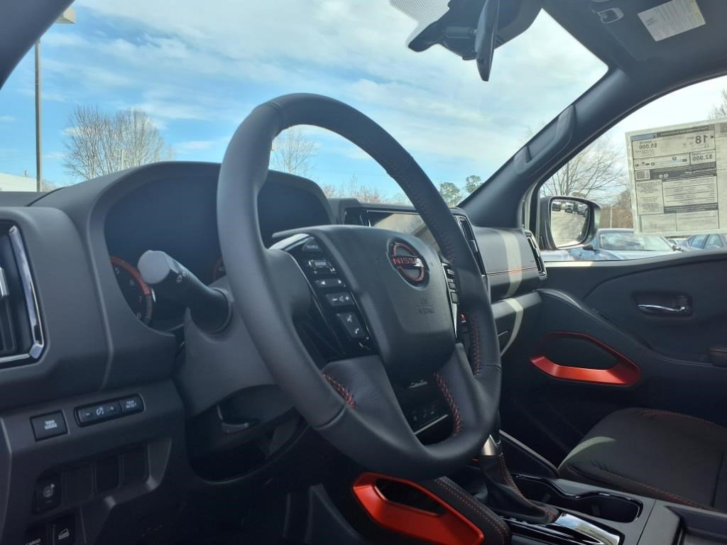 2025 Nissan Frontier PRO-4X photo 6