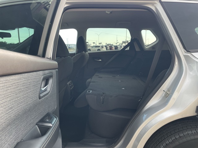 2021 Nissan Rogue SV photo 17