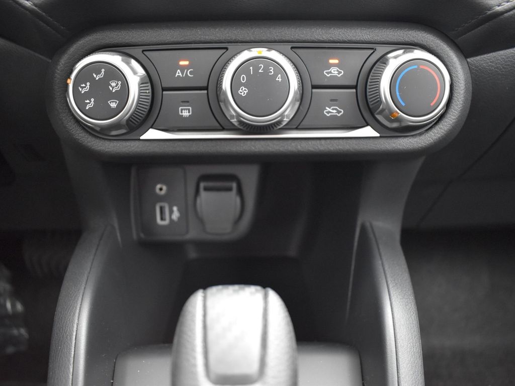 2025 Nissan Versa 1.6 S photo 10