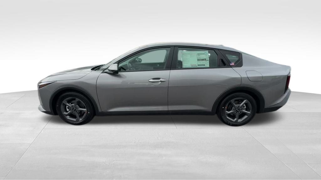 2025 Kia K4 LXS photo 2