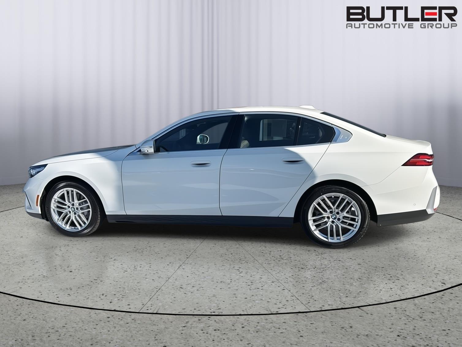 2025 Bmw 530i Sedan photo 2