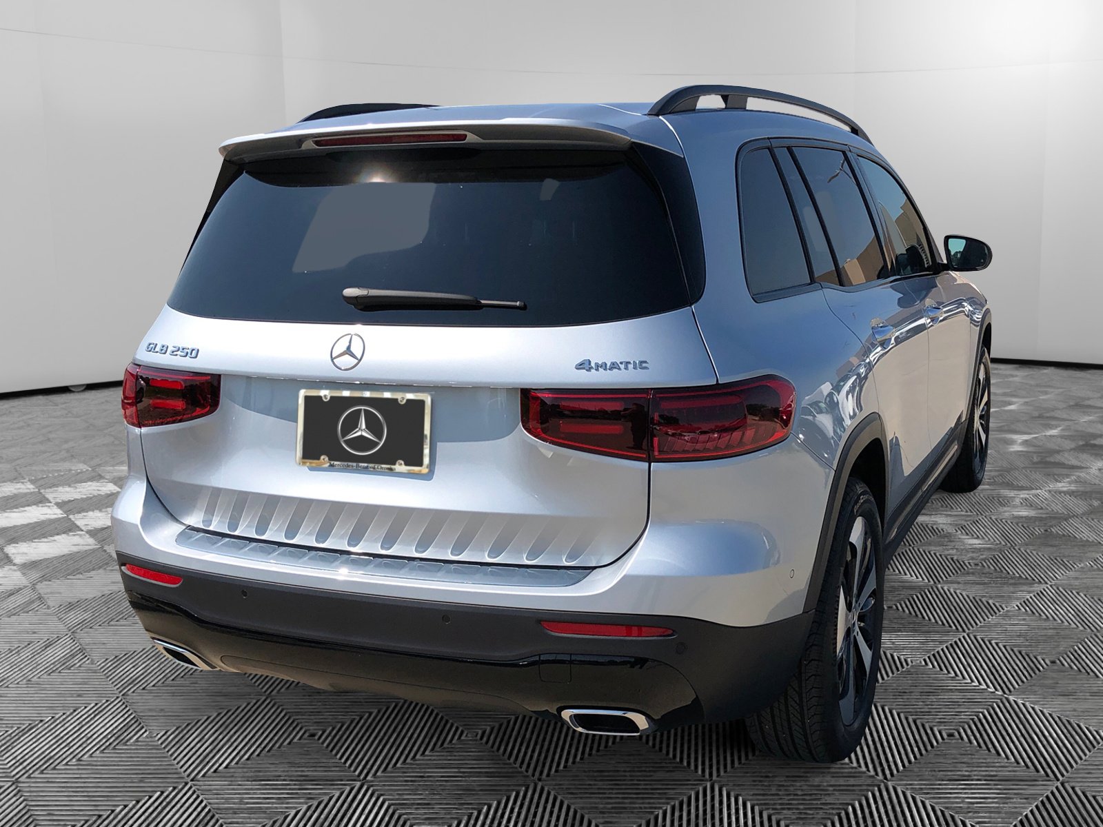 2025 Mercedes Benz GLB 250 4MATIC photo 4