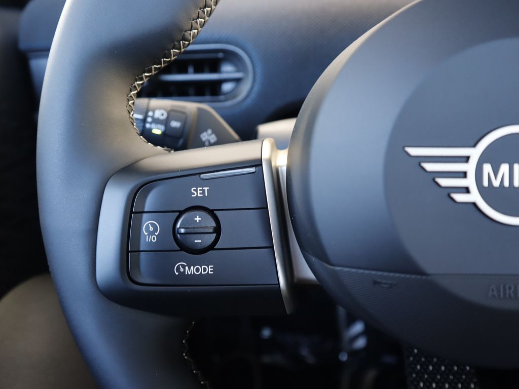2025 Mini Cooper 2 Door Hardtop Signature photo 12