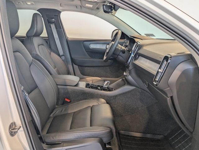 2023 Volvo XC40 Plus photo 34