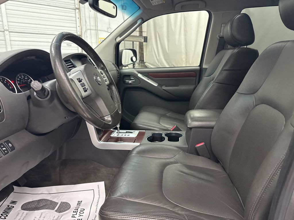 2008 Nissan Pathfinder LE photo 8