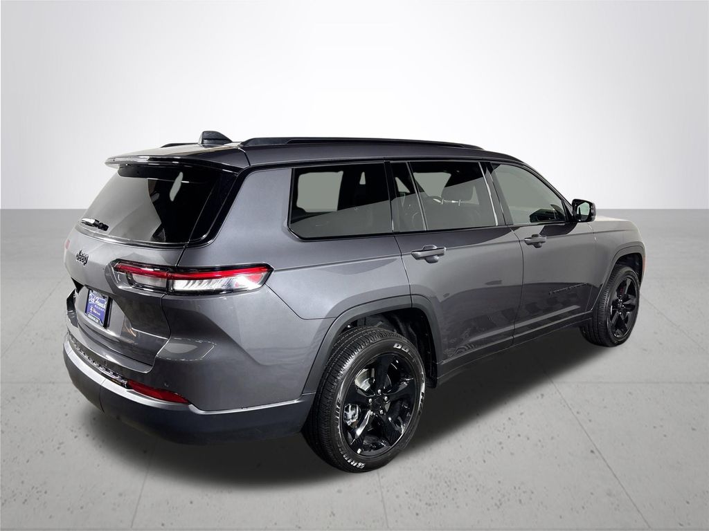 2025 Jeep Grand Cherokee Altitude photo 2