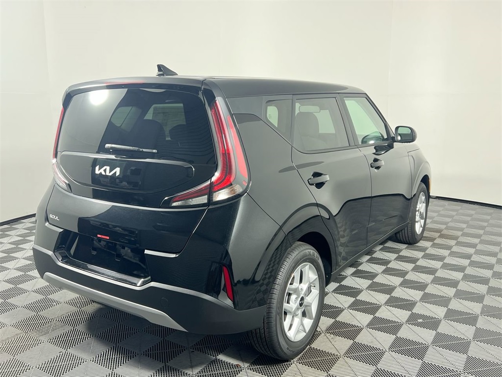 2025 Kia Soul LX photo 2