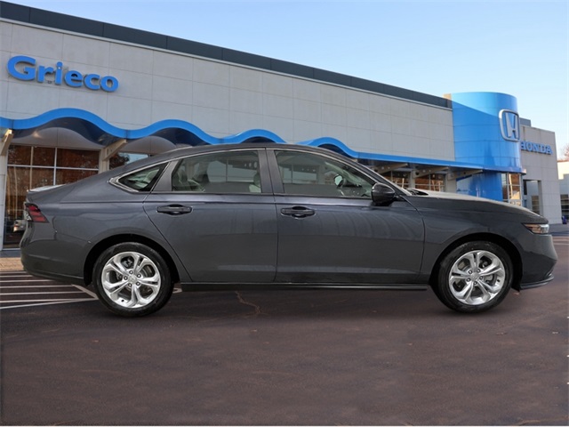 2025 Honda Accord LX photo 6