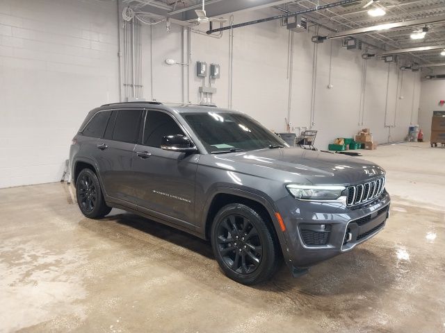 2022 Jeep Grand Cherokee Overland's photo