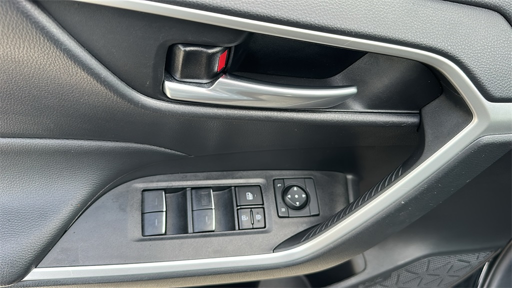 2023 Toyota RAV4 XLE photo 14