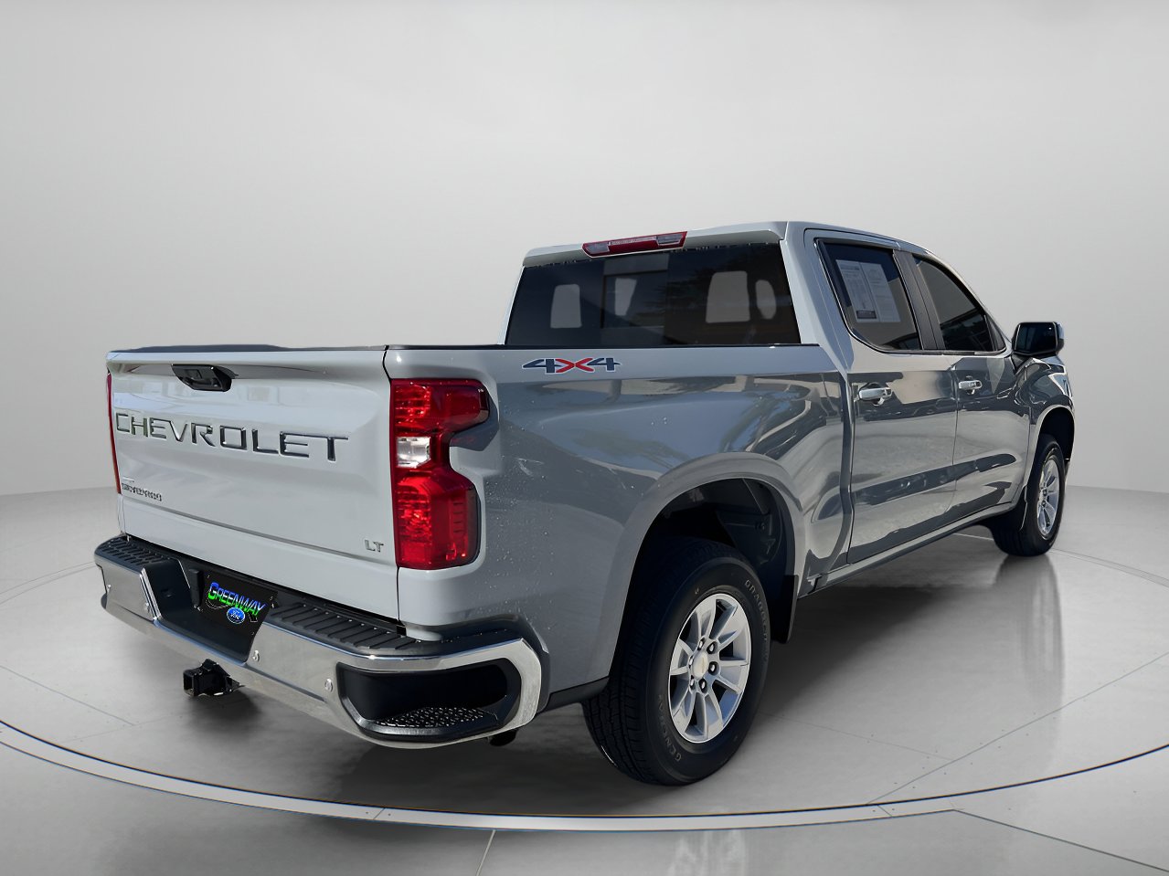 2024 Chevrolet Silverado 1500 LT photo 2