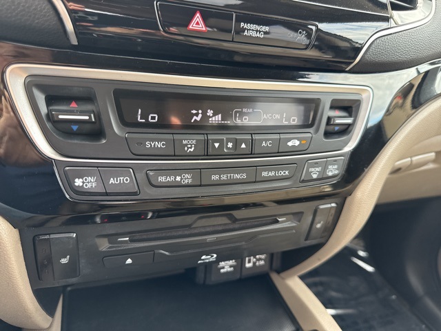 2021 Honda Pilot Touring photo 21