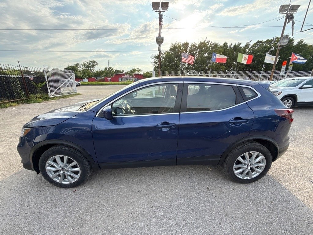 2022 Nissan Rogue Sport S photo 3