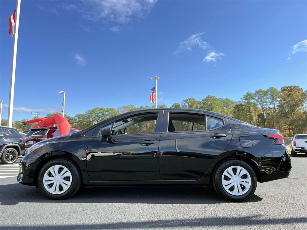 2025 Nissan Versa 1.6 S photo 3