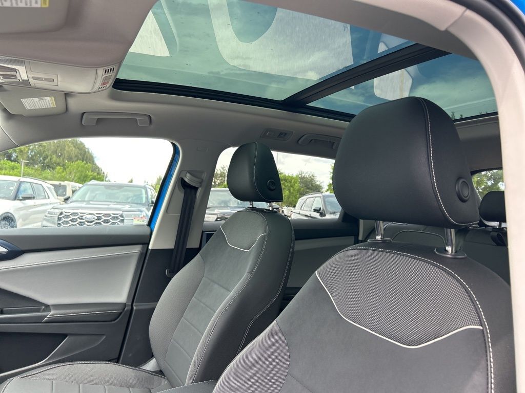 2024 Volkswagen Taos SE photo 16