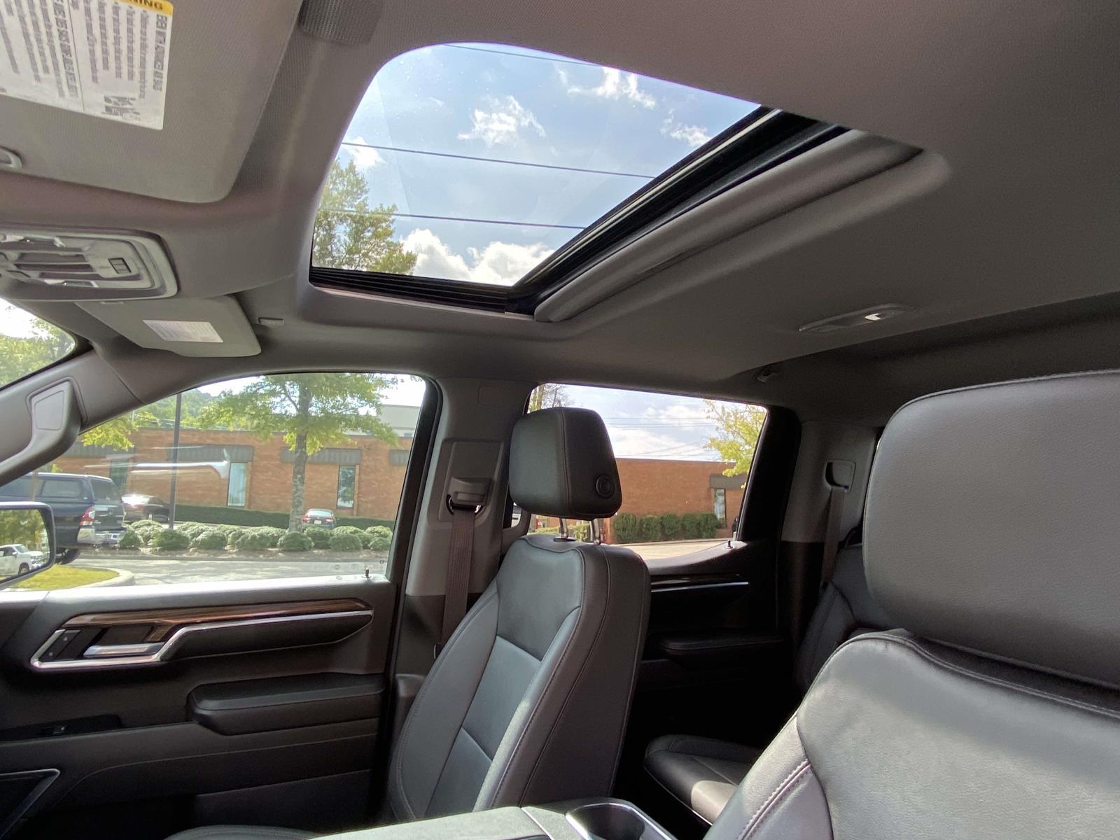 2022 Chevrolet Silverado 1500 RST photo 3