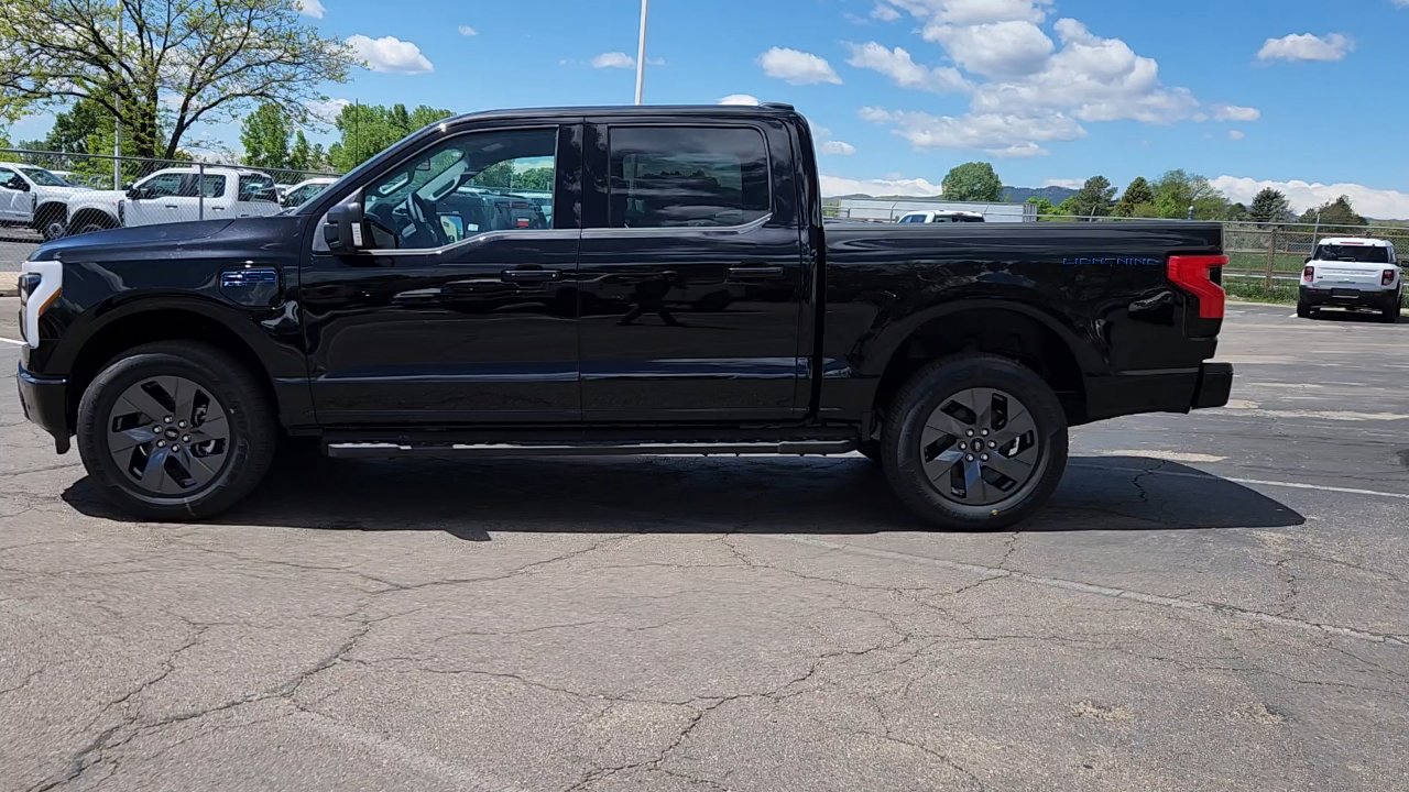 2025 Ford F-150 Lightning photo 3
