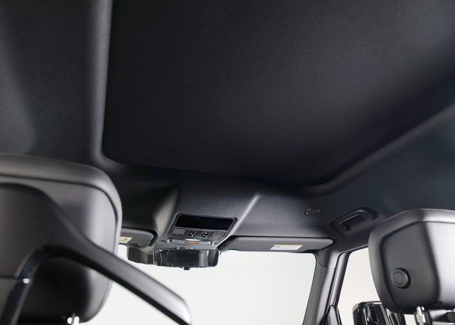 2025 Land Rover Defender 110 X-Dynamic SE photo 22