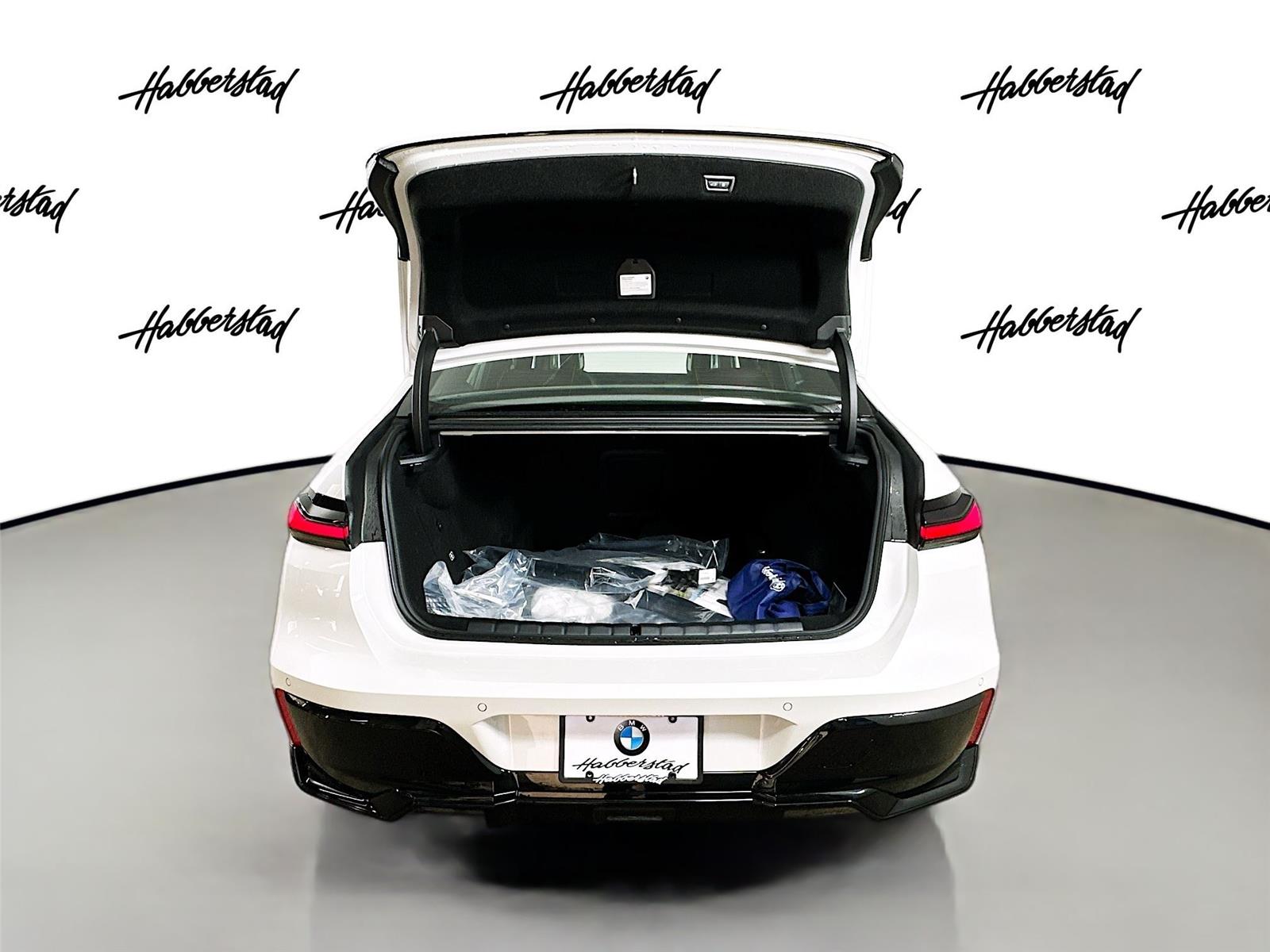 2026 Bmw 750e photo 28