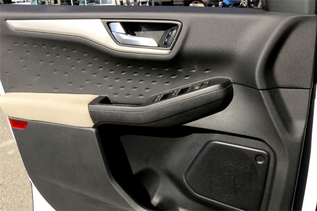 2020 Ford Escape SE Sport Hybrid photo 19