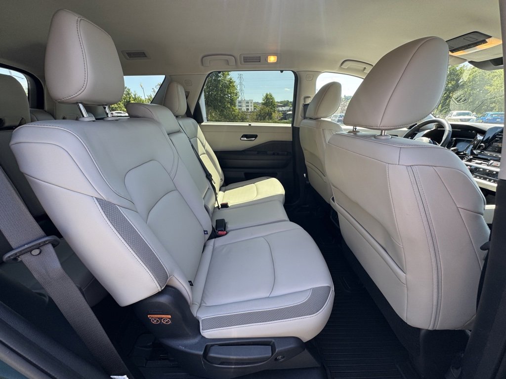 2023 Nissan Pathfinder SL photo 11