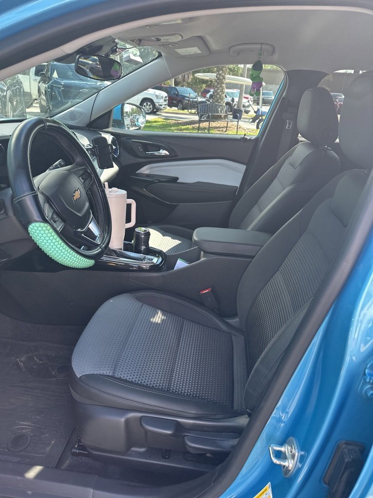 2025 Chevrolet Trax LT photo 3