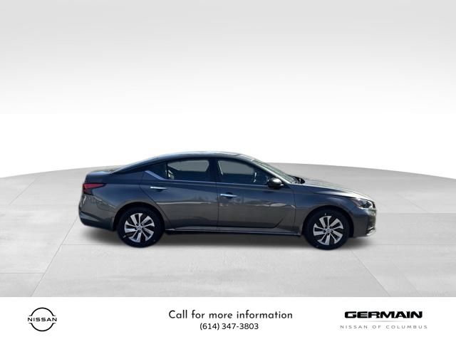 2025 Nissan Altima S photo 4