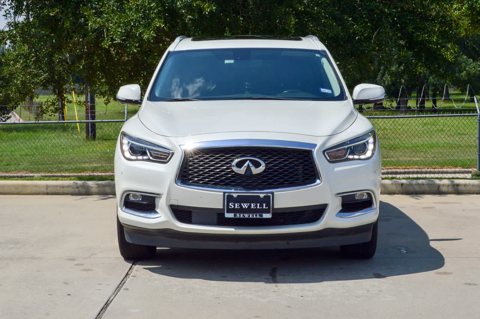 2017 Infiniti QX60 photo 2