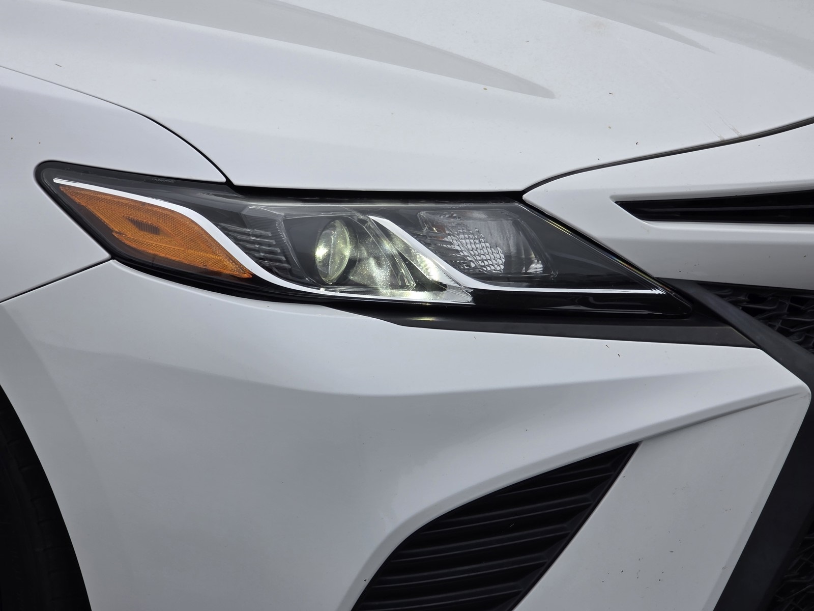 2019 Toyota Camry SE photo 9