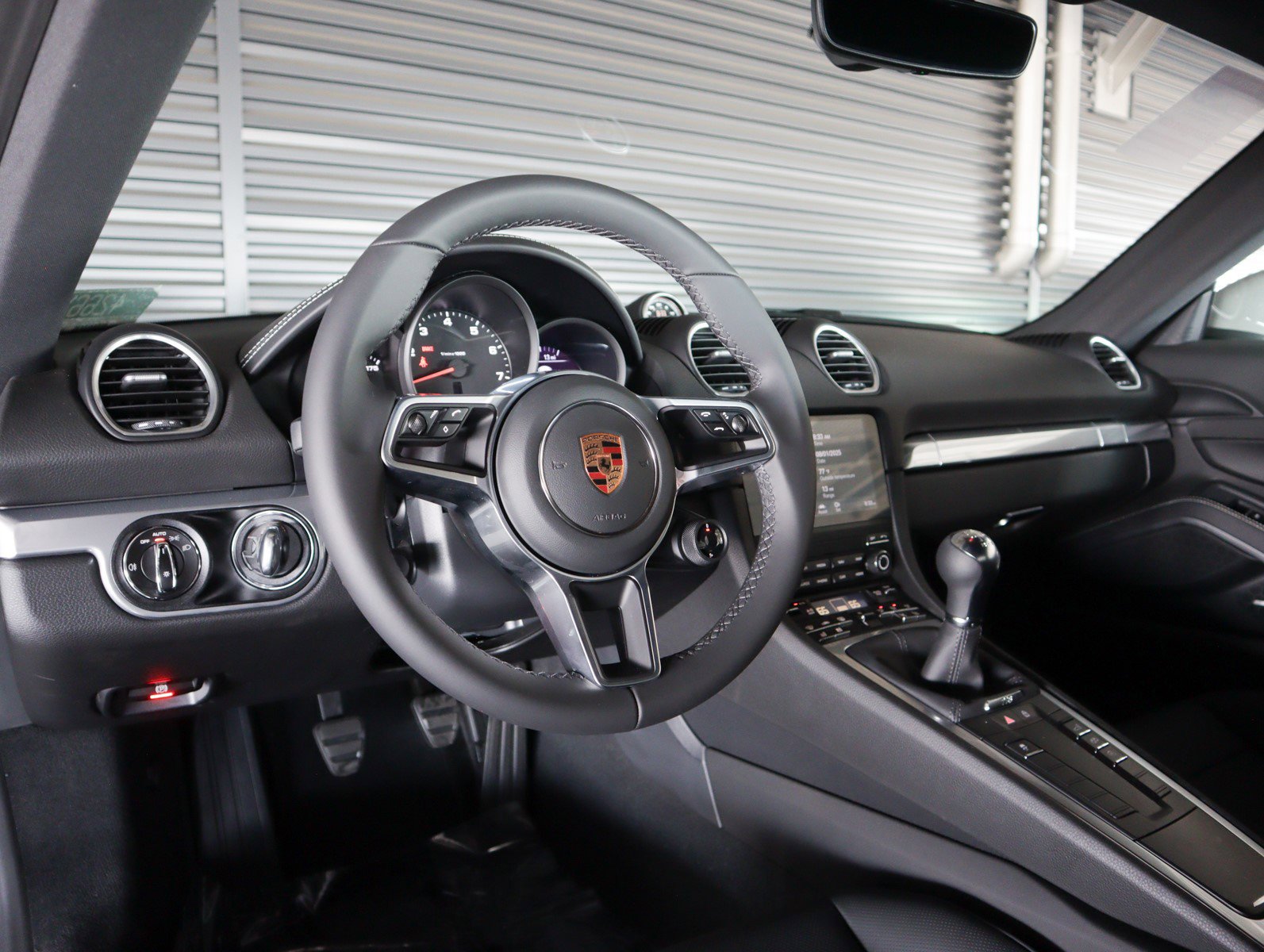 2025 Porsche Cayman photo 4