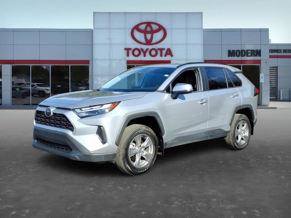 2024 Toyota RAV4 XLE's photo